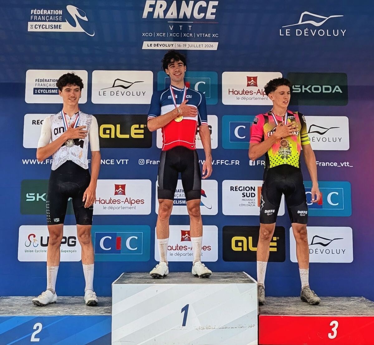Podium des championnats de France VTT 2026 au Dévoluy