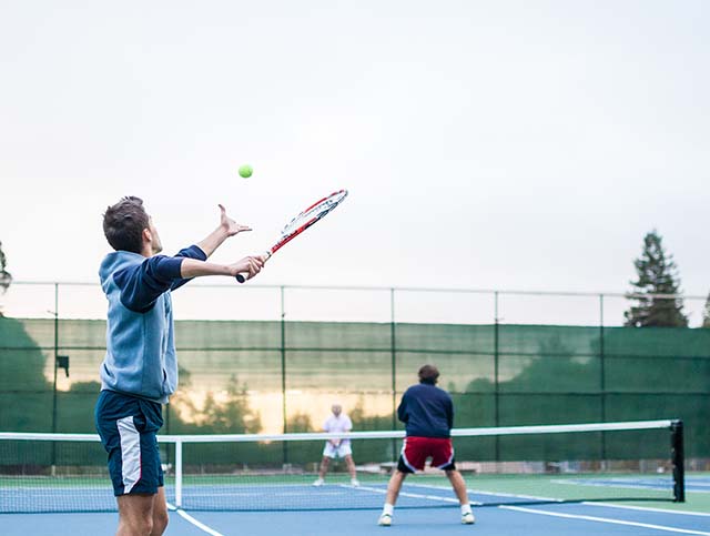 Joueuse de tennis à l’entraînement